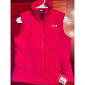*Brand New(NWTs) North Face Santiam Vest RTO Cerise Pink in Woman’s SM MSRP:$120